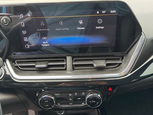 Used 2025 Chevrolet Trax RS w/ Driver Confidence Package image 6