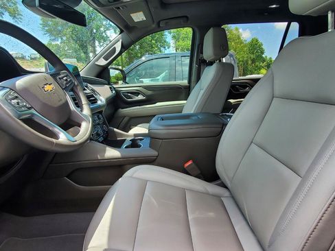 Used 2024 Chevrolet Tahoe LT w/ LT Signature Package AWD/4WD image 3