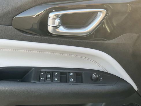 Used 2022 Jeep Compass Limited image 18