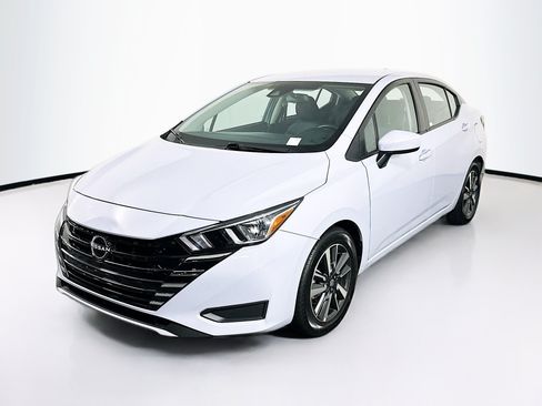 Used 2024 Nissan Versa SV FWD image 3