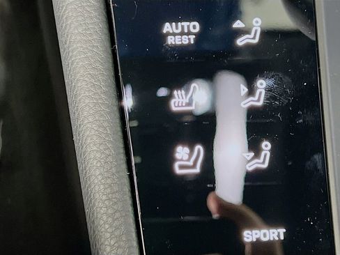 New 2026 Porsche Macan image 23