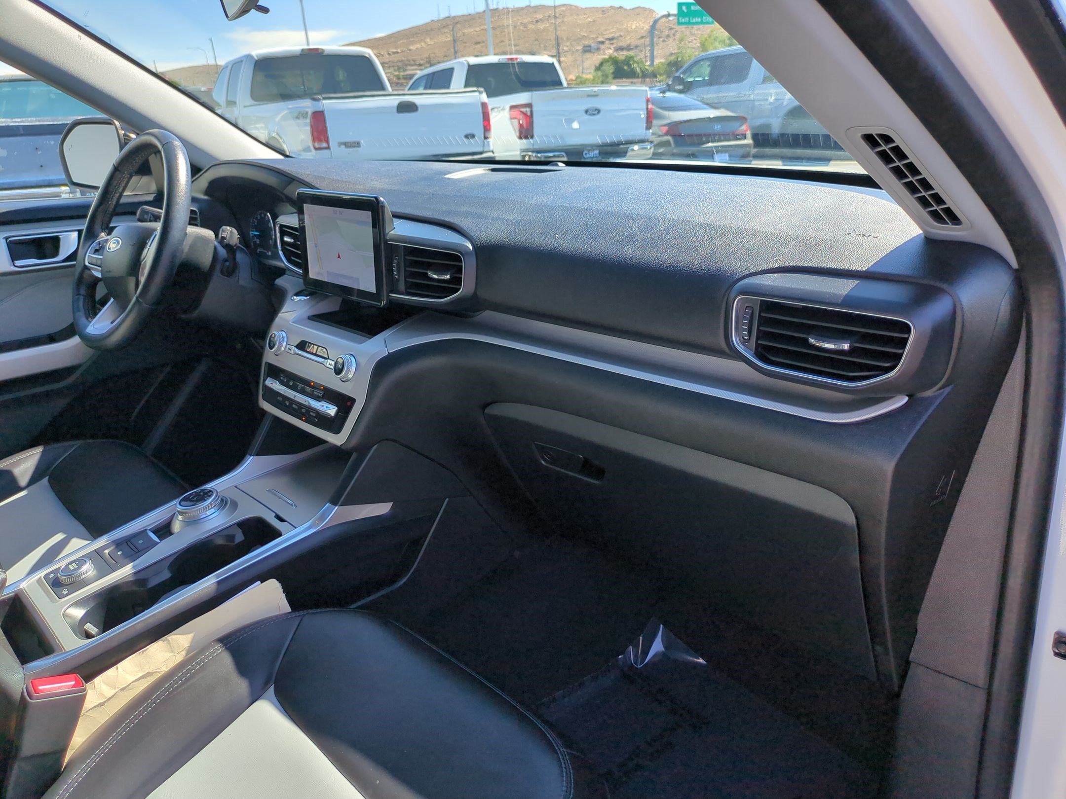 Used 2022 Ford Explorer XLT w/ Equipment Group 202A AWD/4WD image 33