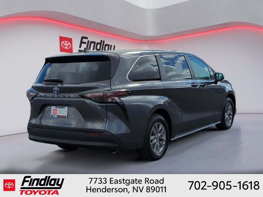 Certified 2025 Toyota Sienna LE AWD/4WD image 3
