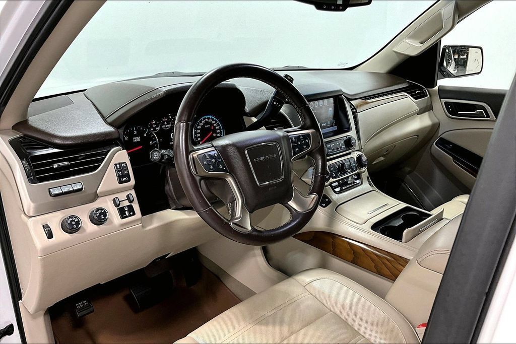 Used 2020 GMC Yukon Denali w/ Open Road Package AWD/4WD image 16