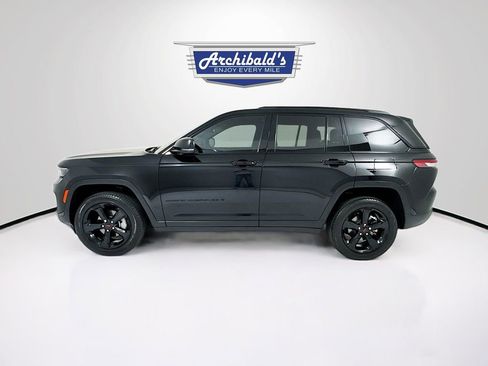 Used 2024 Jeep Grand Cherokee Limited w/ Black Appearance Package AWD/4WD image 5