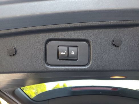 Certified 2023 Nissan Pathfinder SL FWD image 8