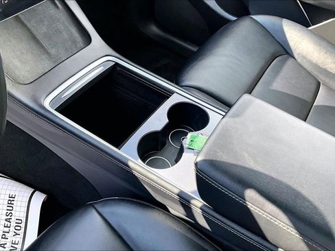 Used 2022 Tesla Model Y Long Range AWD/4WD image 16