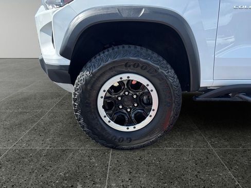 Used 2024 Chevrolet Colorado ZR2 w/ Technology Package AWD/4WD image 35