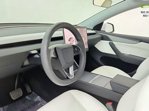 Used 2026 Tesla Model Y Long Range RWD image 17