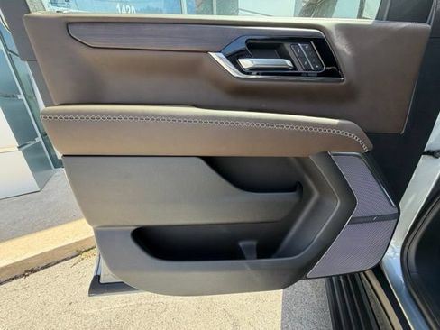 New 2026 GMC Yukon Denali Ultimate w/ LPO, Floor Liner Package AWD/4WD image 4