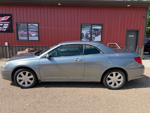 Used 2010 Chrysler Sebring Limited FWD image 1