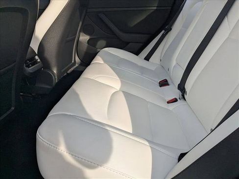 Used 2021 Tesla Model 3 Standard Range Plus image 18
