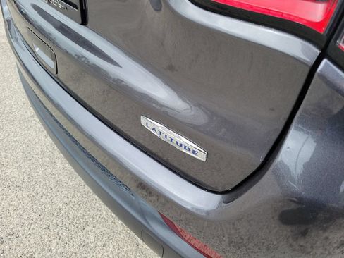 Used 2020 Jeep Compass Latitude FWD image 9