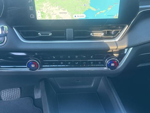 Used 2025 Chevrolet Equinox LT w/ Convenience Package II image 31