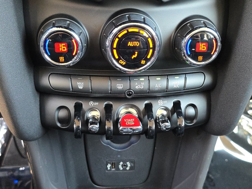Used 2015 MINI Cooper 2-Door Hardtop FWD image 30