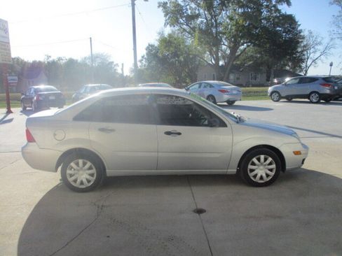 Used 2005 Ford Focus S image 2