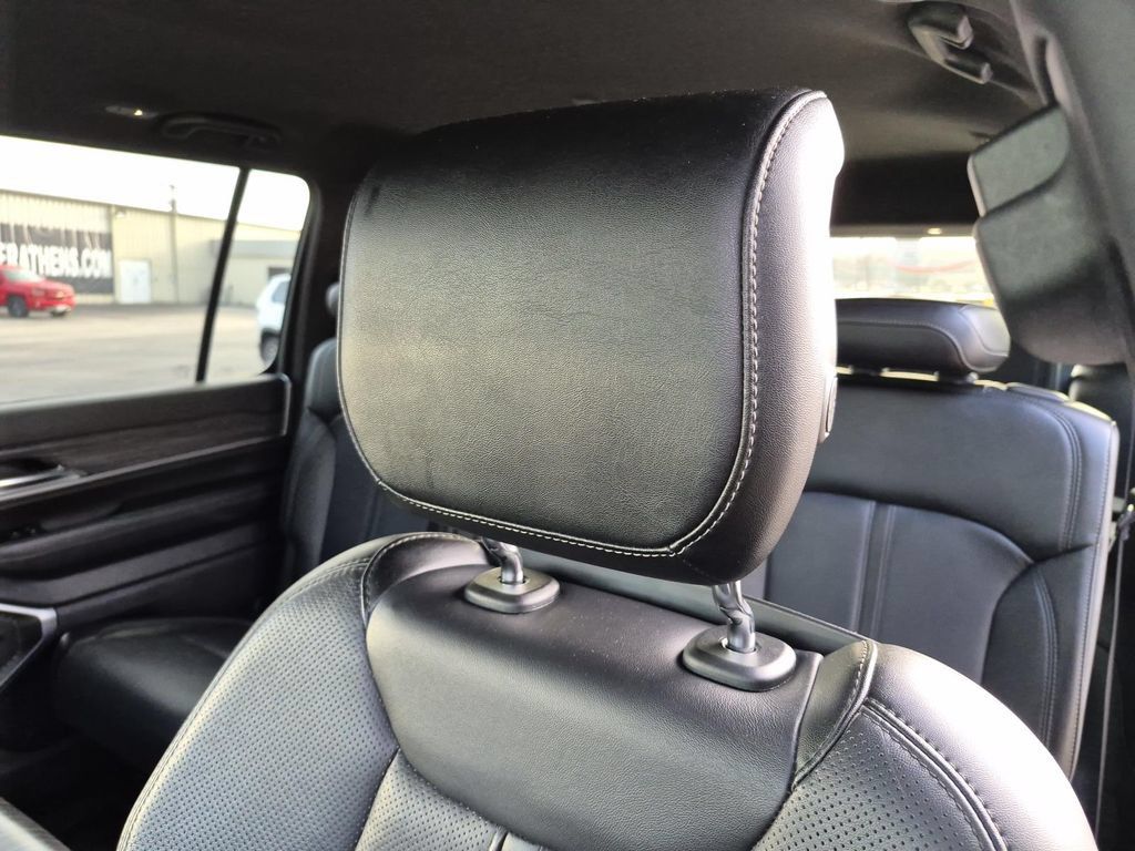 Used 2024 Jeep Wagoneer Series II w/ Flexible Seating Group AWD/4WD image 13