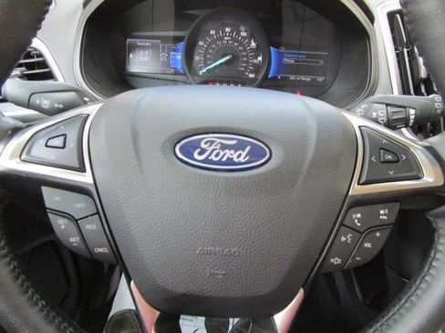 Used 2024 Ford Edge SEL image 17