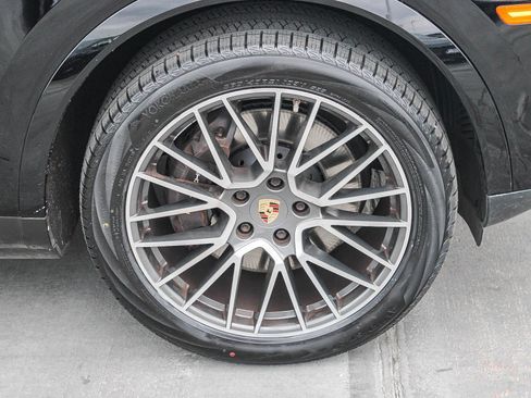 Used 2022 Porsche Cayenne image 11