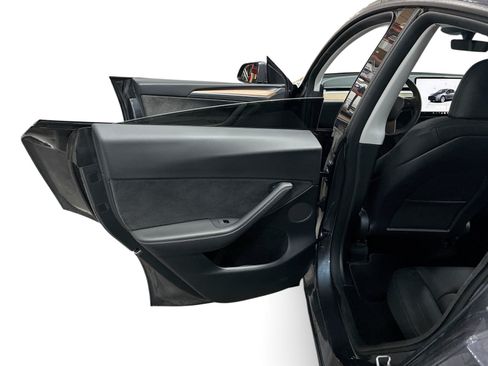Certified 2023 Tesla Model Y Long Range AWD/4WD image 10