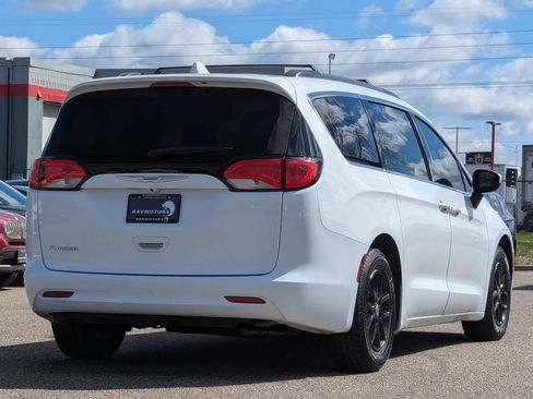 Used 2020 Chrysler Voyager Lxi image 11