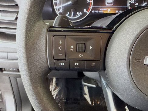 Used 2023 Nissan Rogue SV image 14