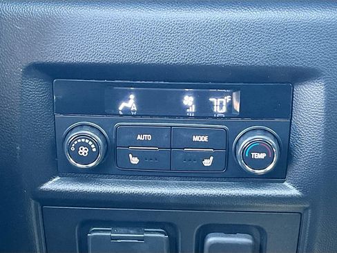Used 2023 Chevrolet Traverse High Country FWD image 27