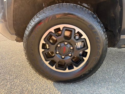 Used 2025 Toyota Tacoma TRD Off-Road AWD/4WD image 9