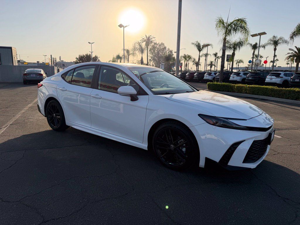 Used 2025 Toyota Camry SE FWD image 5