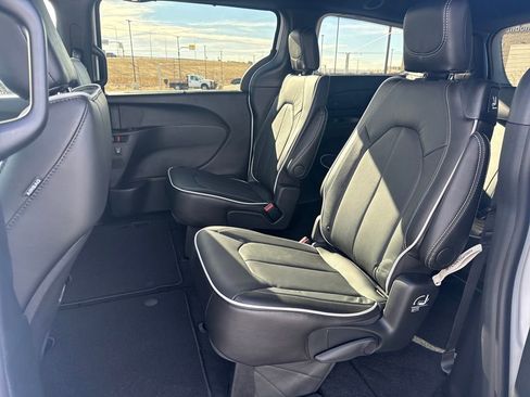 New 2026 Chrysler Pacifica Limited image 28