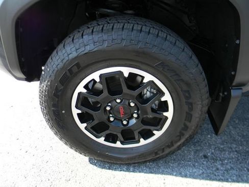 Used 2025 Toyota Tacoma TRD Off-Road AWD/4WD image 13