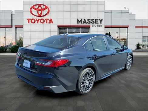 Used 2025 Toyota Camry SE w/ Convenience Package FWD image 3