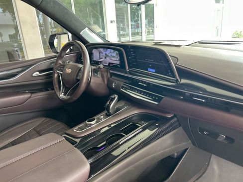 Used 2024 Cadillac Escalade V AWD/4WD image 31