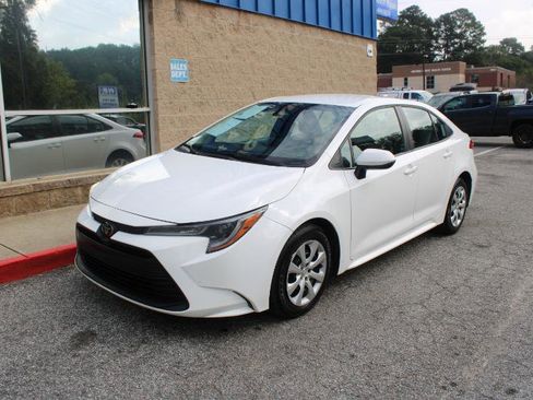 Used 2023 Toyota Corolla LE image 3