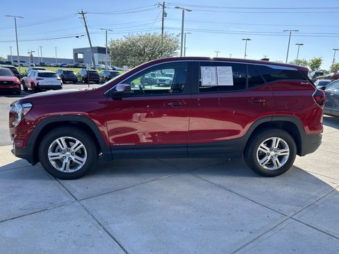 Used 2024 GMC Terrain SLE AWD/4WD image 4