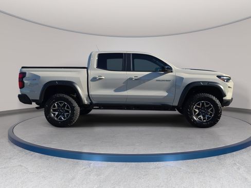 Used 2026 Chevrolet Colorado ZR2 w/ Technology Package AWD/4WD image 4