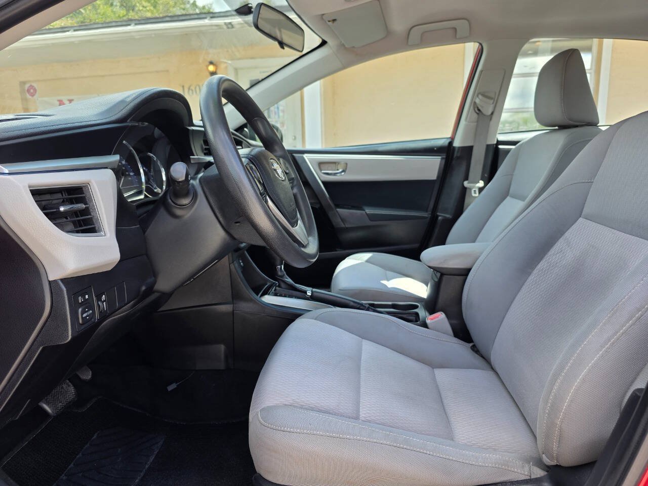 Used 2014 Toyota Corolla LE FWD image 9