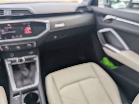 Used 2024 Audi Q3 2.0T Premium Plus image 17