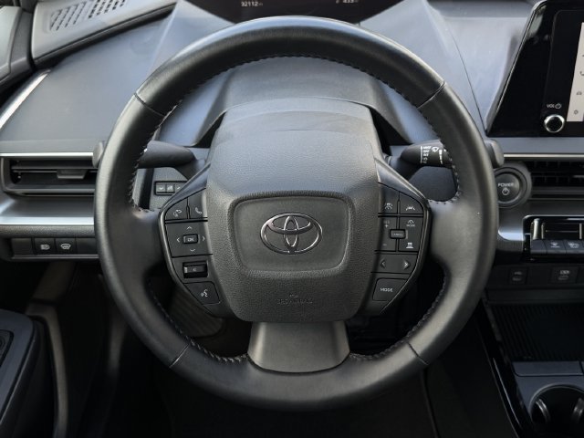 Used 2025 Toyota Prius LE FWD image 14