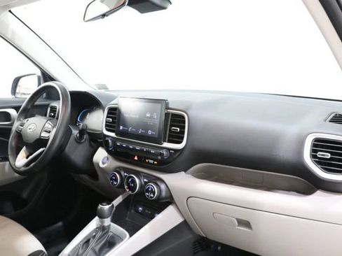 Used 2025 Hyundai Venue SEL FWD image 10