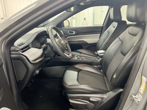 Used 2024 Jeep Compass Latitude AWD/4WD image 19