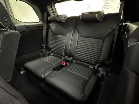 Used 2017 Land Rover Discovery HSE image 13