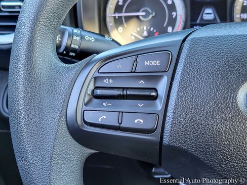 Used 2021 Hyundai Venue SE image 17