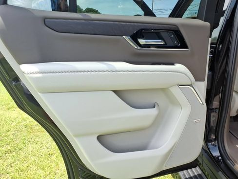 New 2026 GMC Yukon Denali w/ Denali Reserve Package AWD/4WD image 18