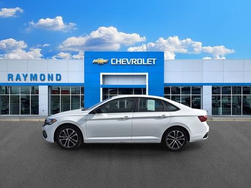 Used 2024 Volkswagen Jetta Sport FWD image 6