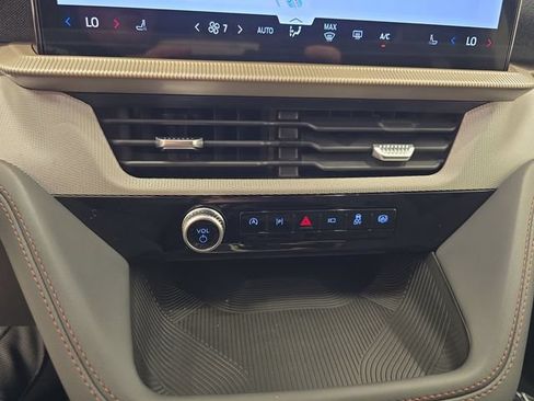 New 2026 Ford Explorer Active RWD image 31