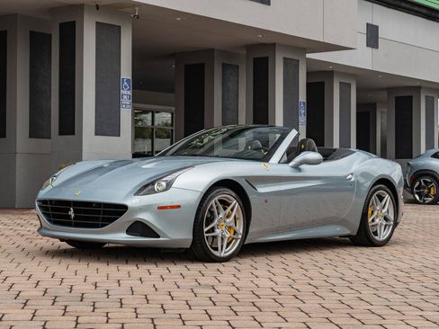 Used 2016 Ferrari California T RWD image 31