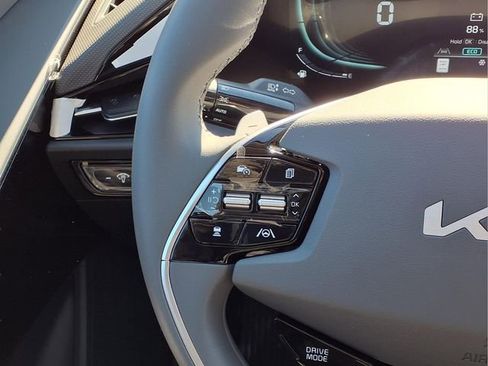 New 2026 Kia Niro EX image 9