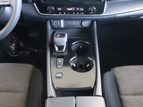Used 2023 Nissan Rogue SV FWD image 32