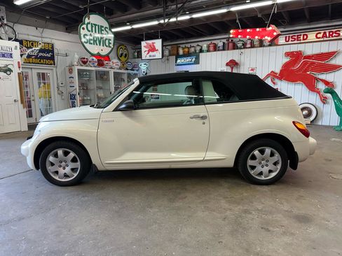 Used 2005 Chrysler PT Cruiser Touring image 2